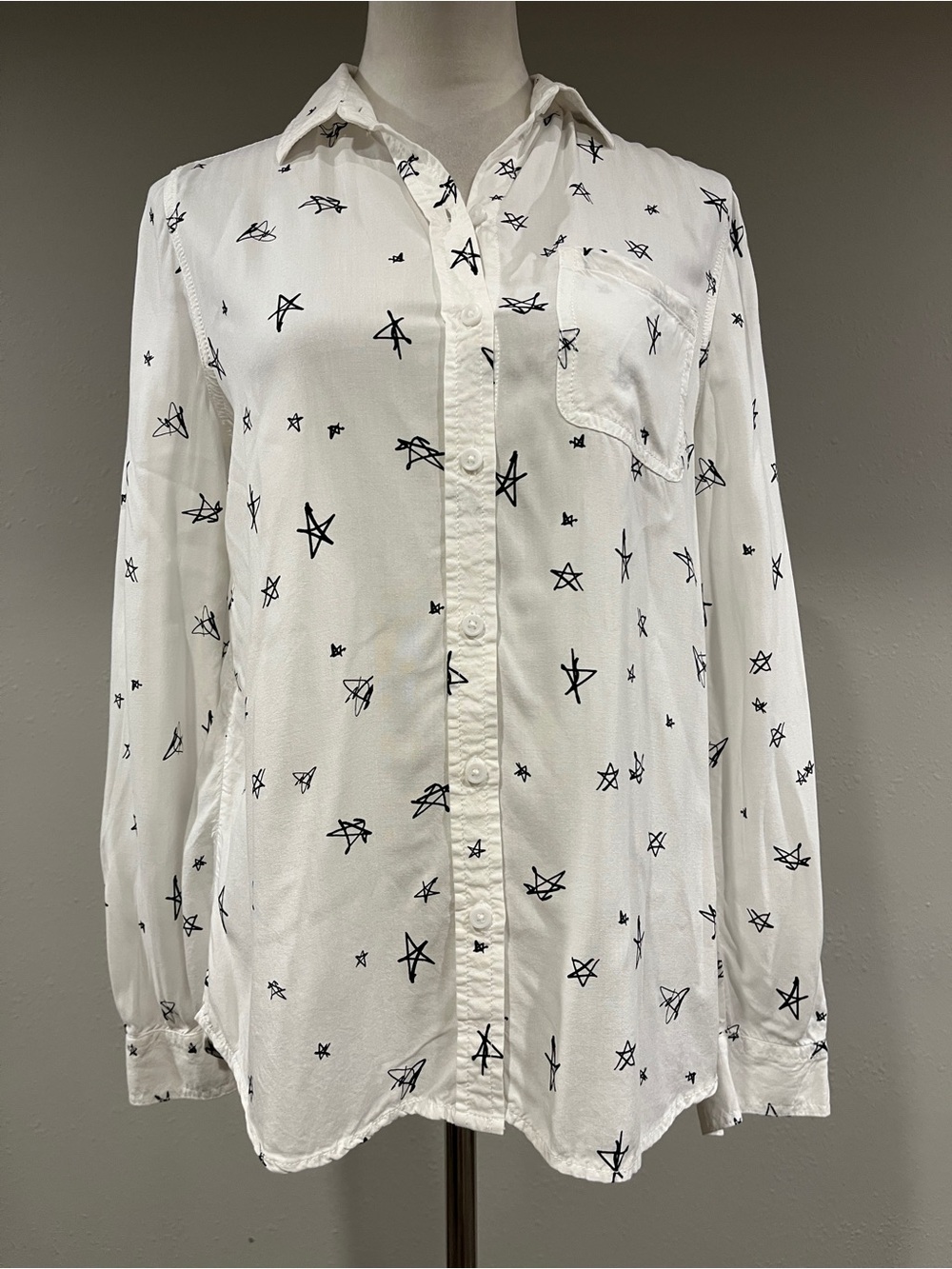 Beachlunchlounge White Button-Up Shirt with Black Star Print size XS